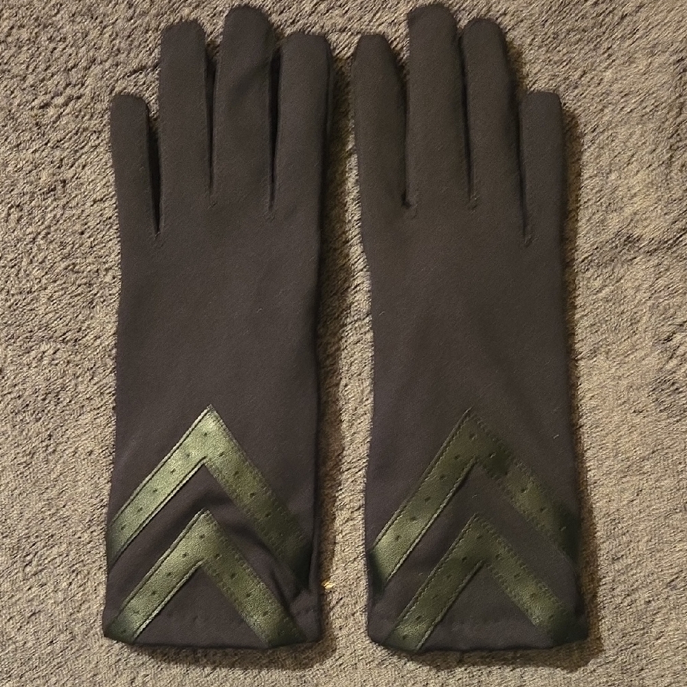isotoner womens Spandex Touchscreen Cold Weather Gloves With Warm Fleece Lining